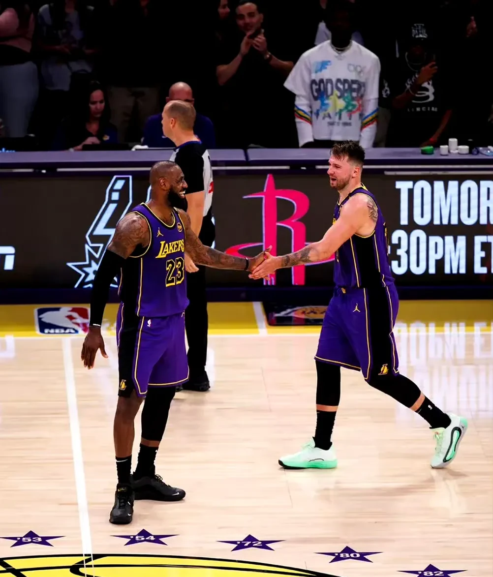 湖人队全员出战,绝不轻敌争取每一场胜利 湖人队全员出战,绝不轻敌争取每一场胜利