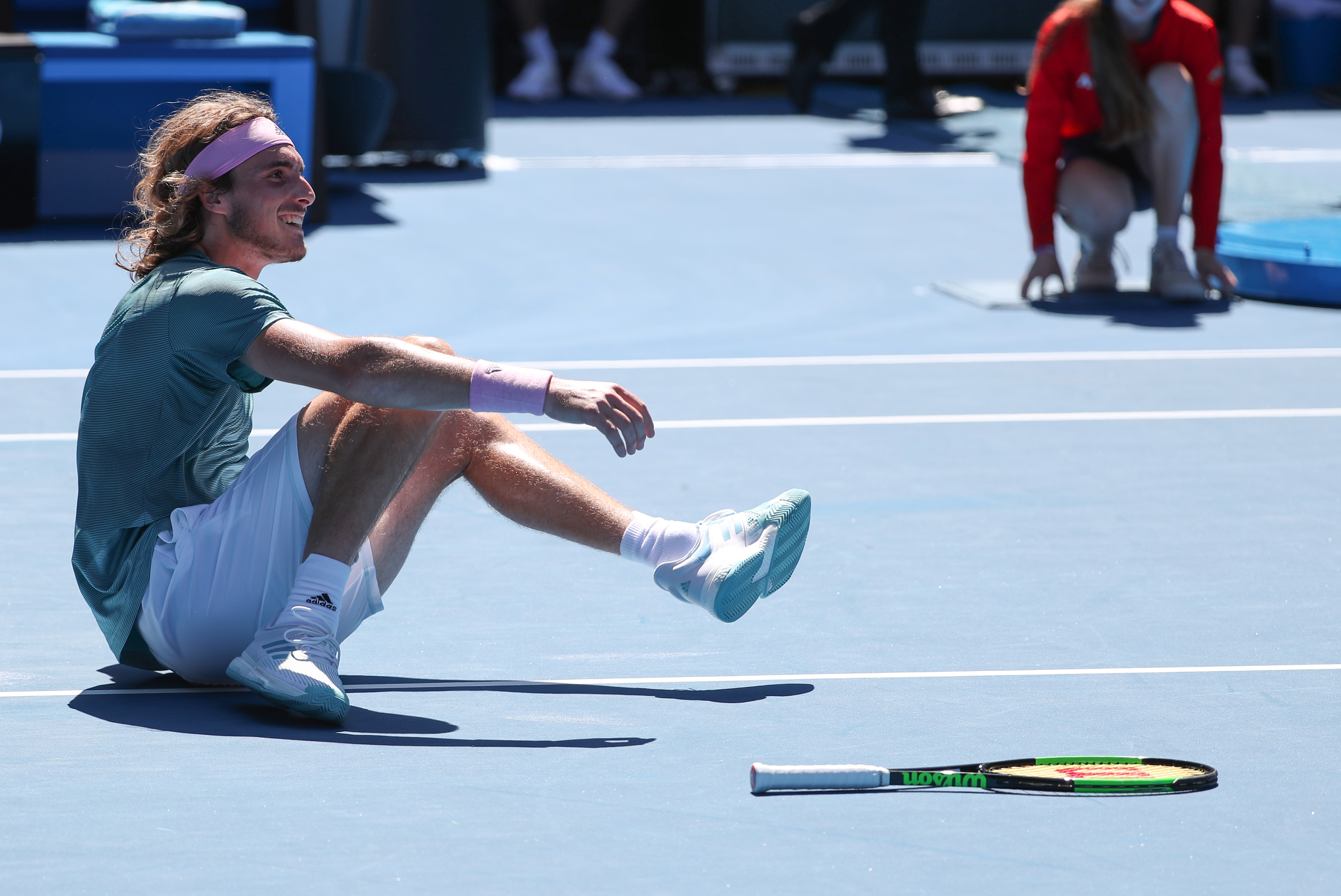 英国网球队翻盘澳大利亚网球队,西西帕斯统治全场 英国网球队翻盘澳大利亚网球队,西西帕斯统治全场