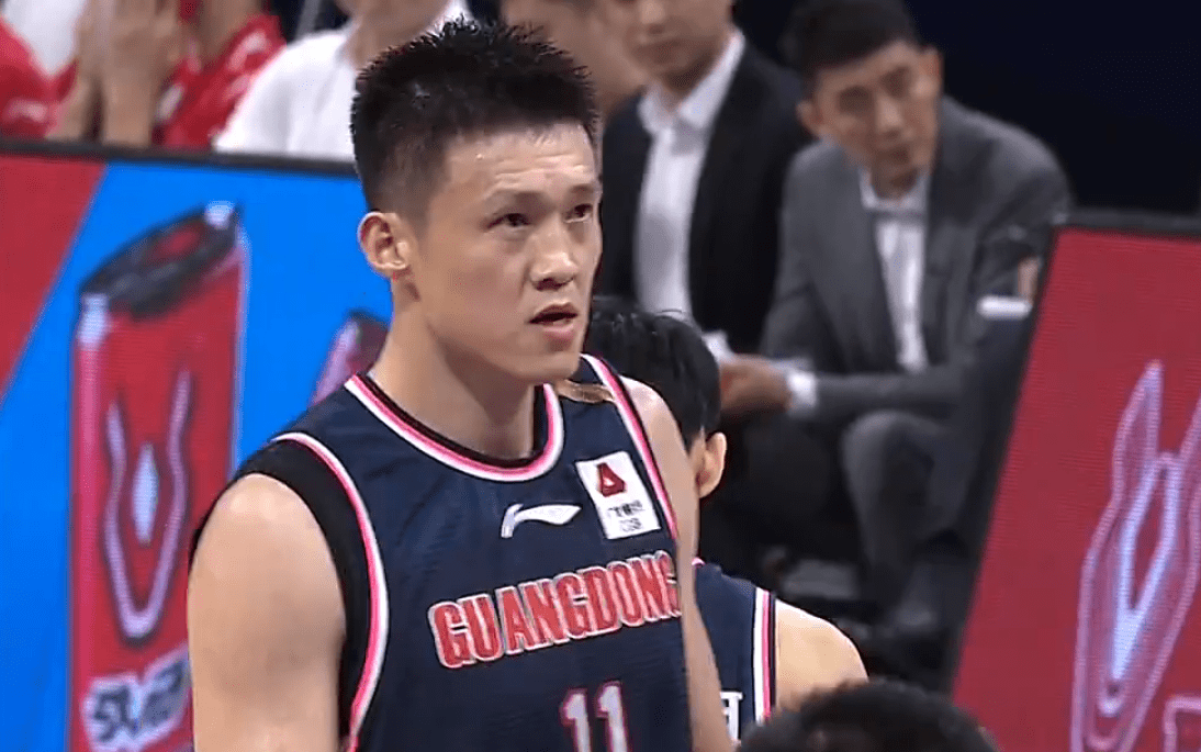 辽宁队轻取深圳队，易建联刷新纪录