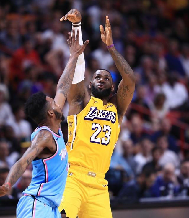 广东队轻取福建队，哈登带队取胜