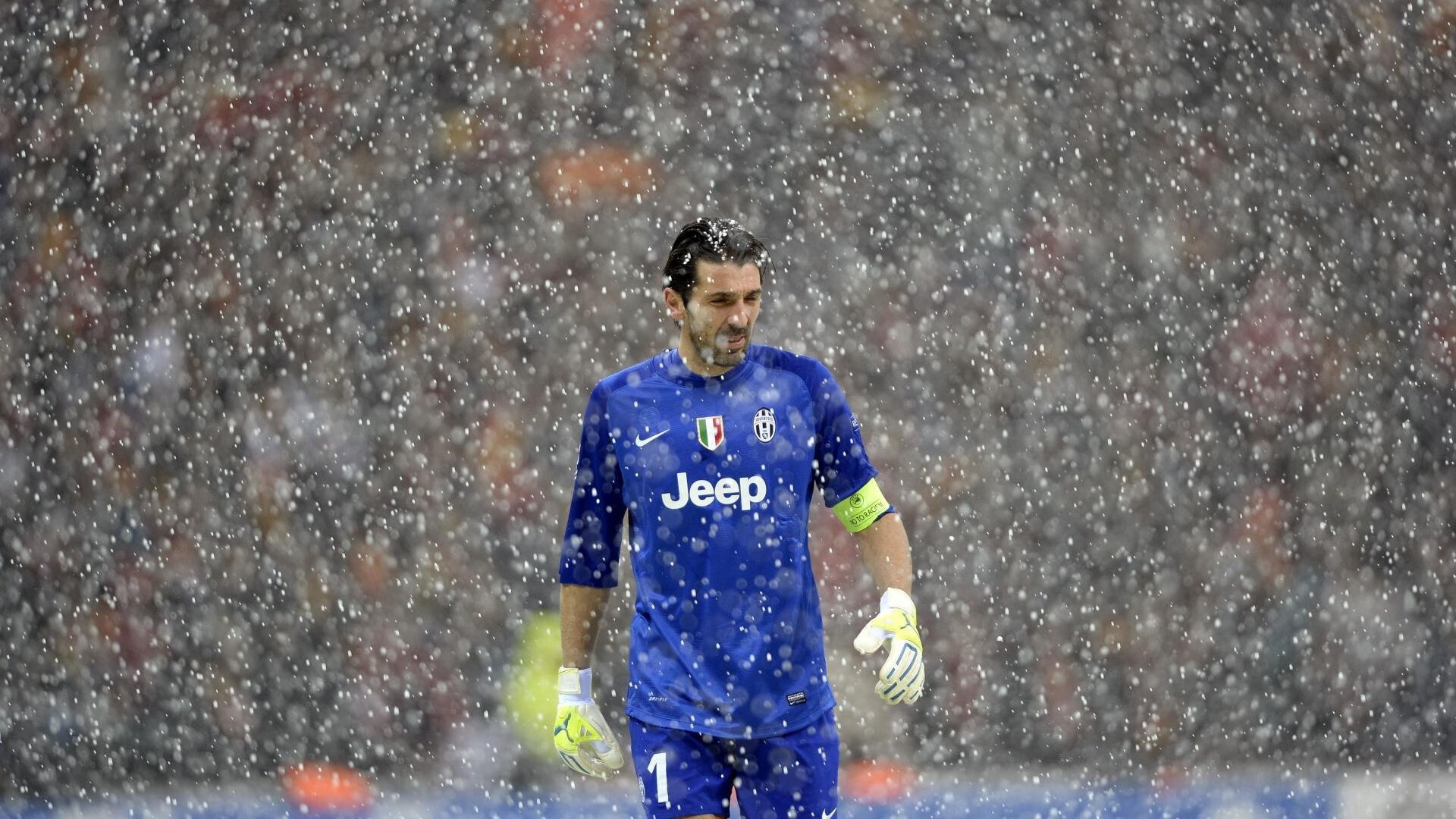 梅西全场最佳无争议，多特蒙德连续得分压制波兰，双线闪耀的战术启示