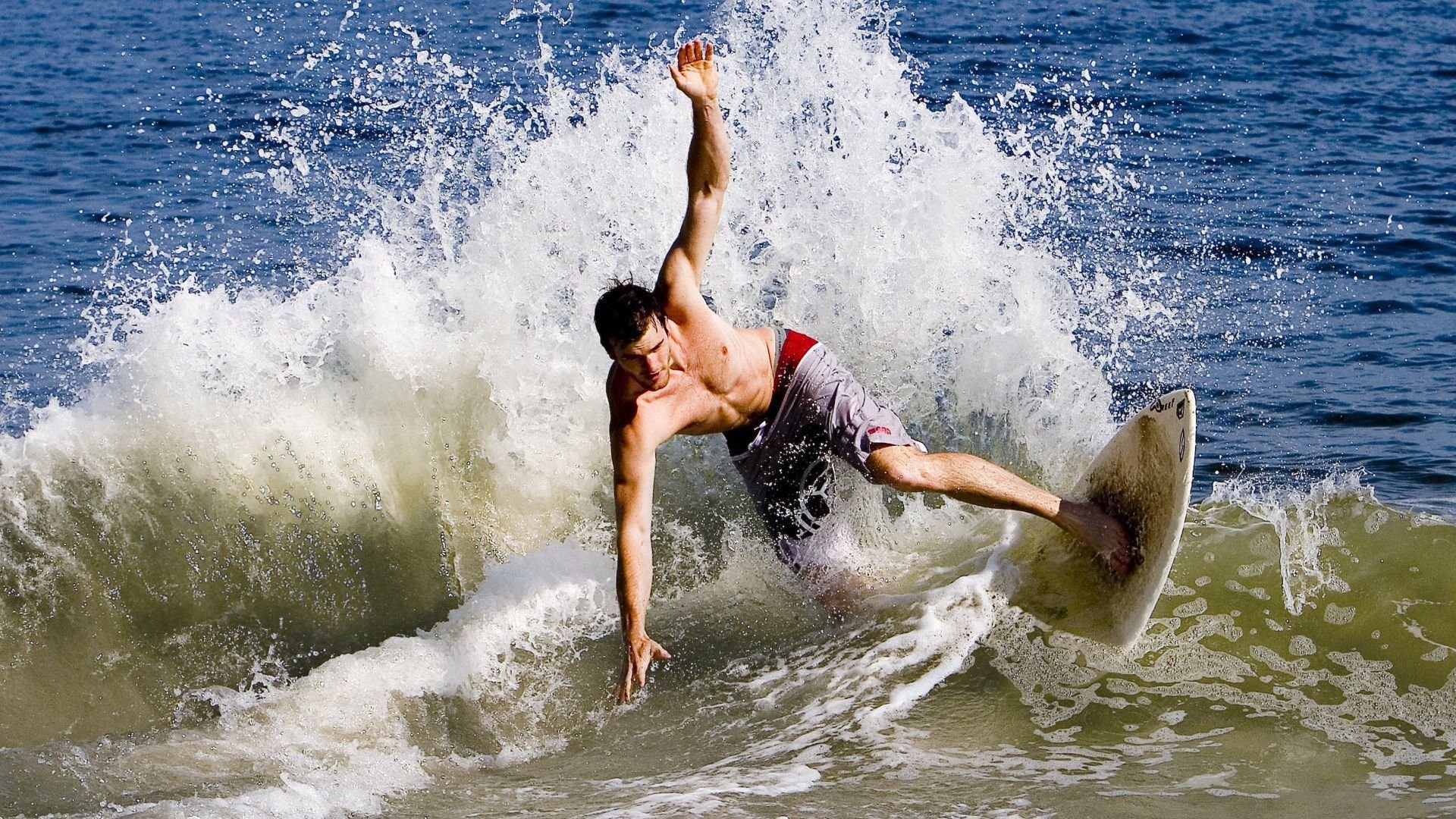 广厦队强行终结爵士，布克成为关键先生