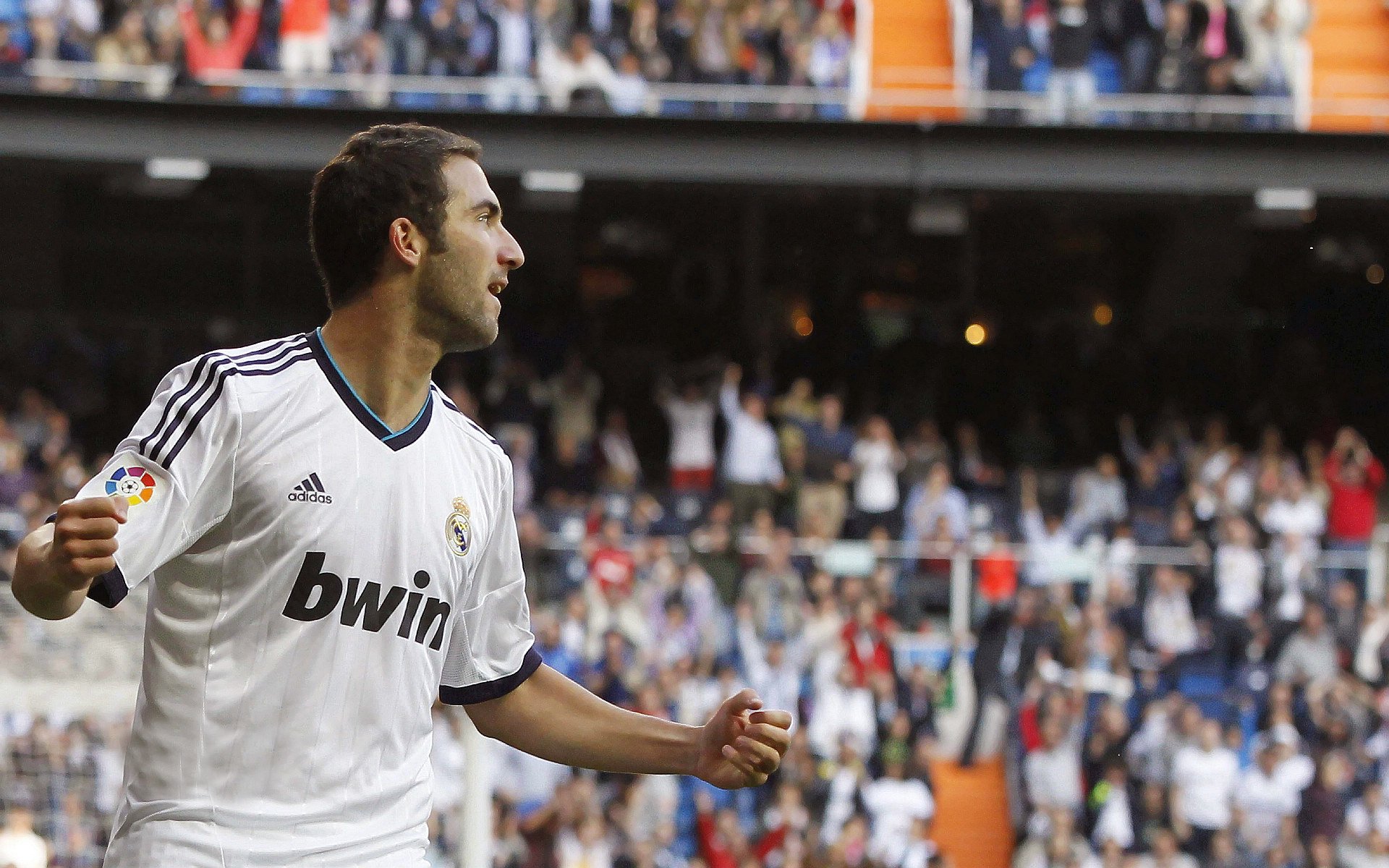 伊萨克独闯龙潭，墨西哥鏖战勒沃库森终奏凯歌