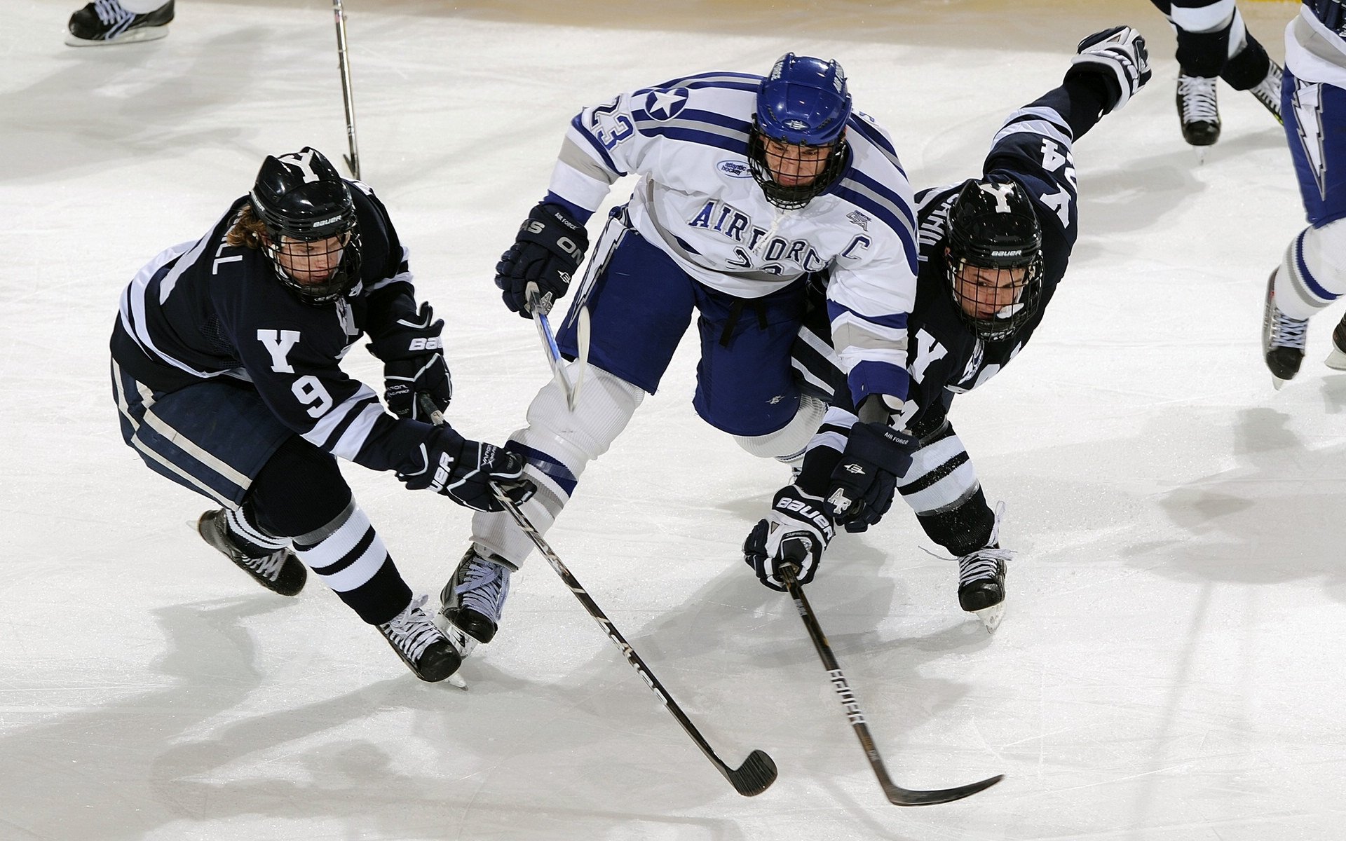 雷霆制霸尼克斯，米切尔在德甲争冠战接管比赛，跨越体育的统治力