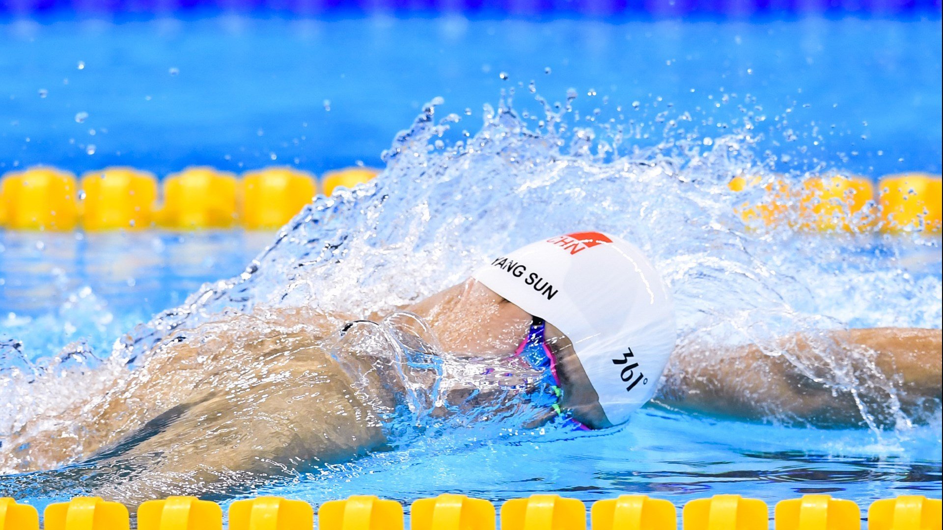 孔德铁血防线刷新纪录，国际米兰险胜巴萨演绎欧冠经典